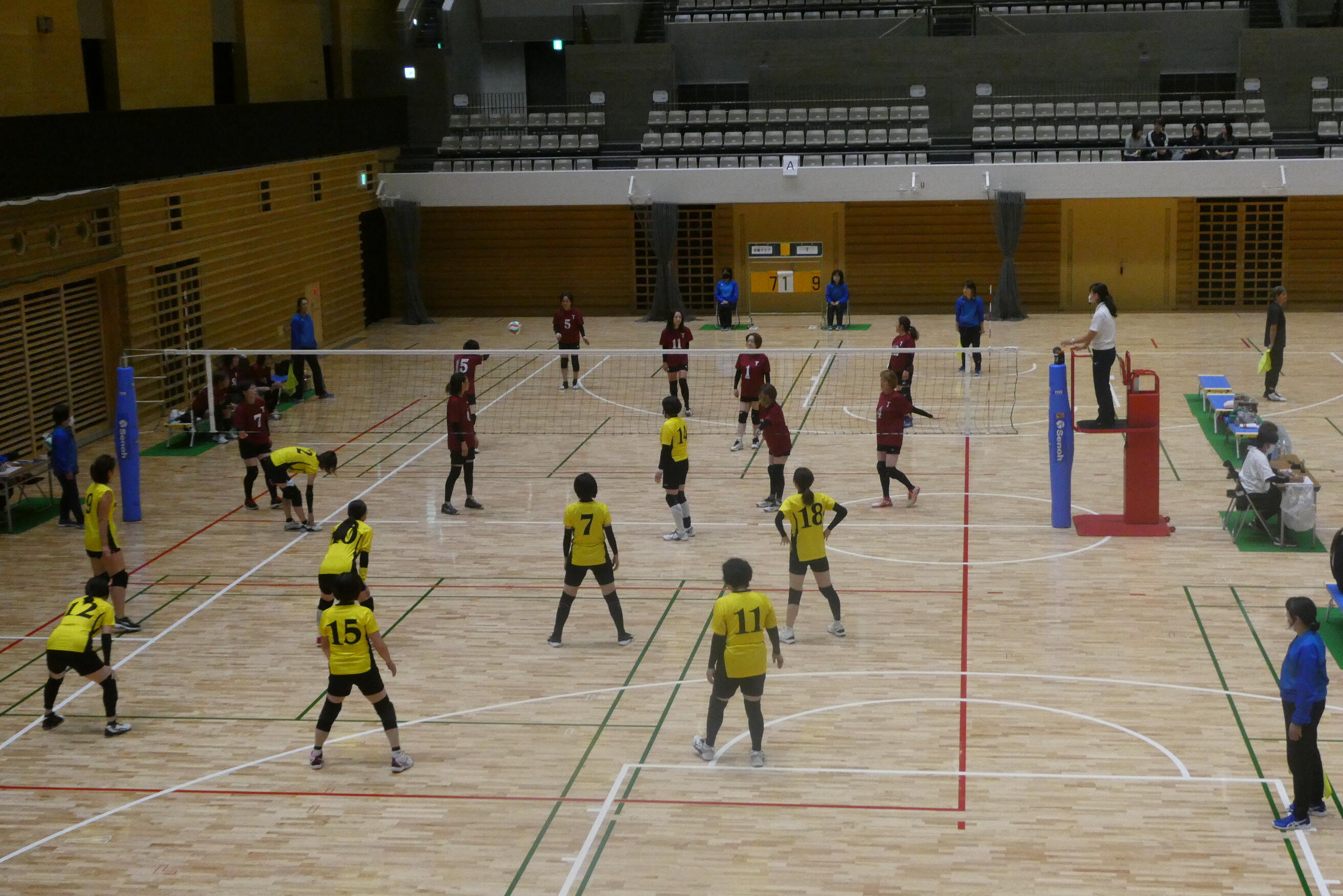 女性バレーボール交流会　予選（武道館）